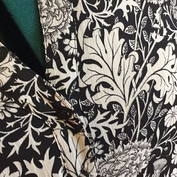 Tunic style dress with long sleeves, tie back, by ROSE & OLIVE in size medium - Picture 8 of 14